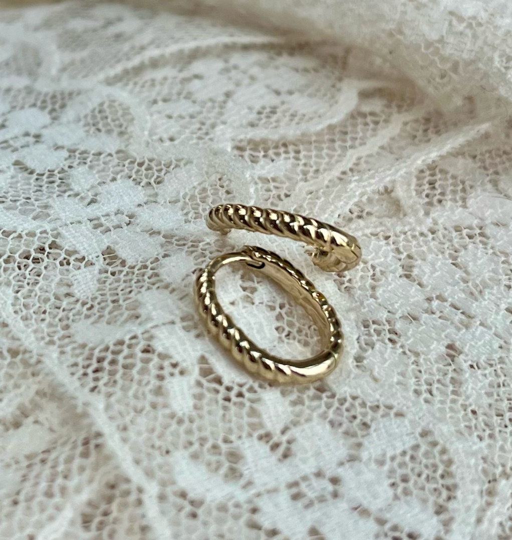 Jumbo Oval Twist Rope Huggies