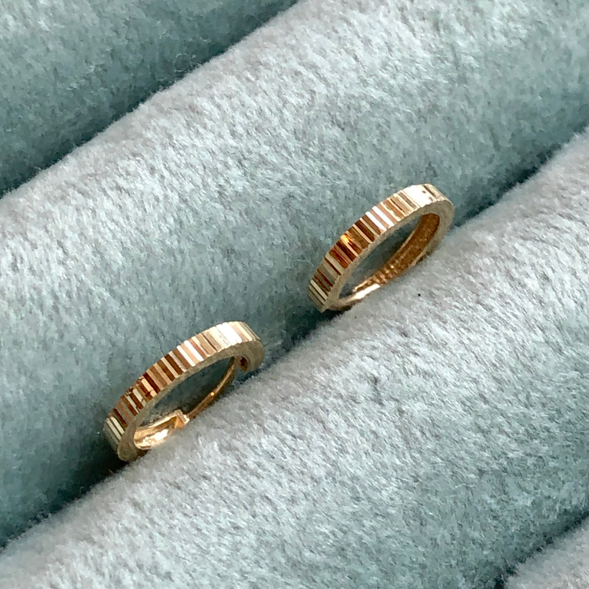 Radiance Mini Huggie