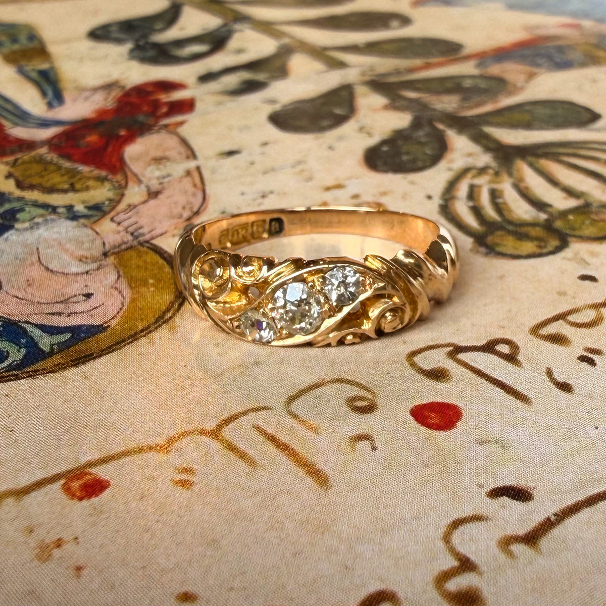 Bia, 18ct Antique 3-Diamond Gypsy Ring