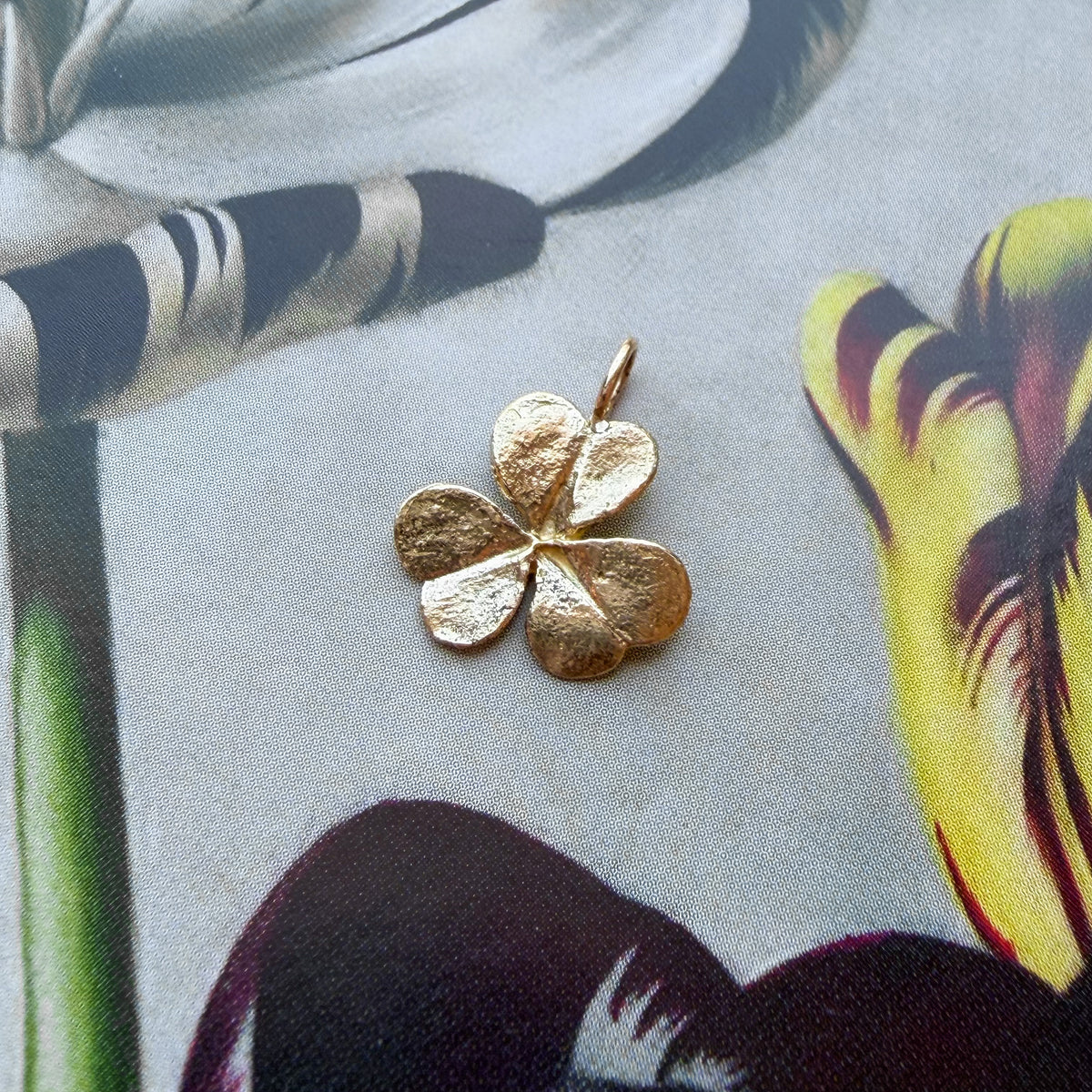 Gildeleaf, Vintage Clover Charm