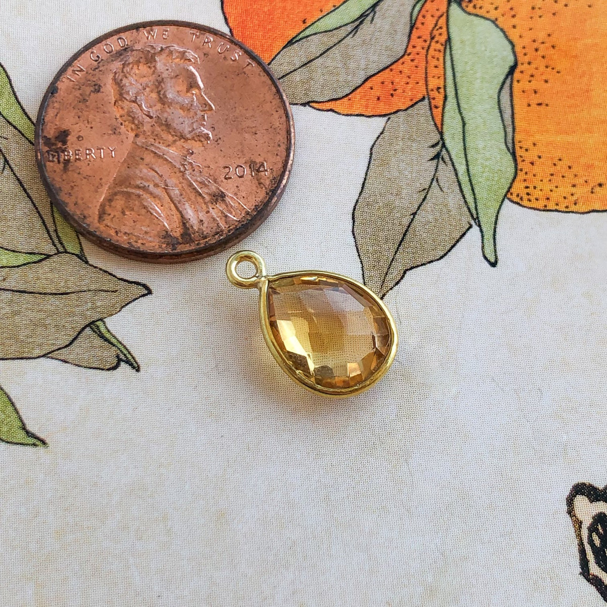 Vino Ambrato, 18k Citrine Charm (November Birthstone)