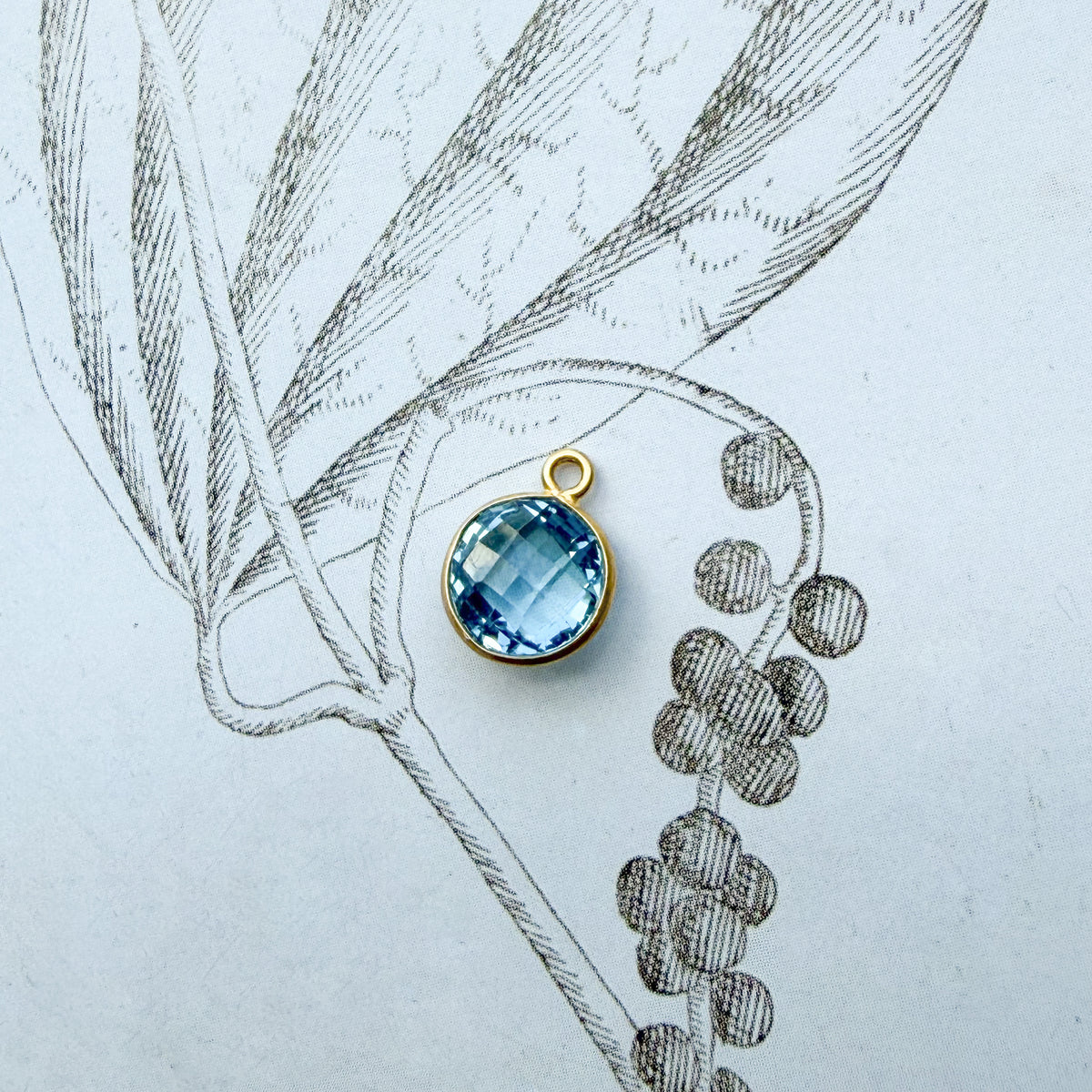 Mallorca, 18k Blue Topaz Charm
