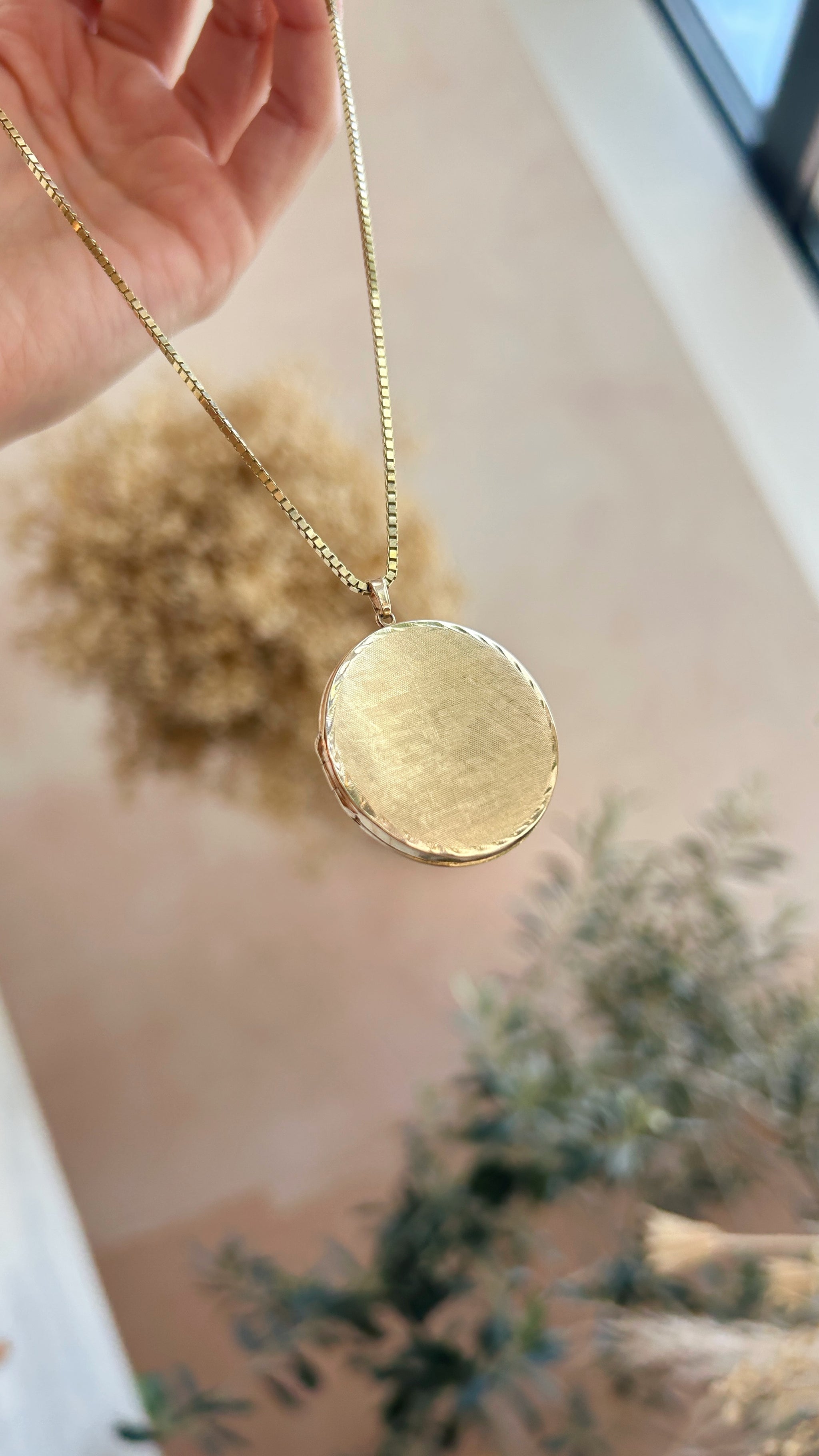 Real Gold Plated Heirloom Moon Disc Pendant Necklace For Women By Acce -  Accessorize India
