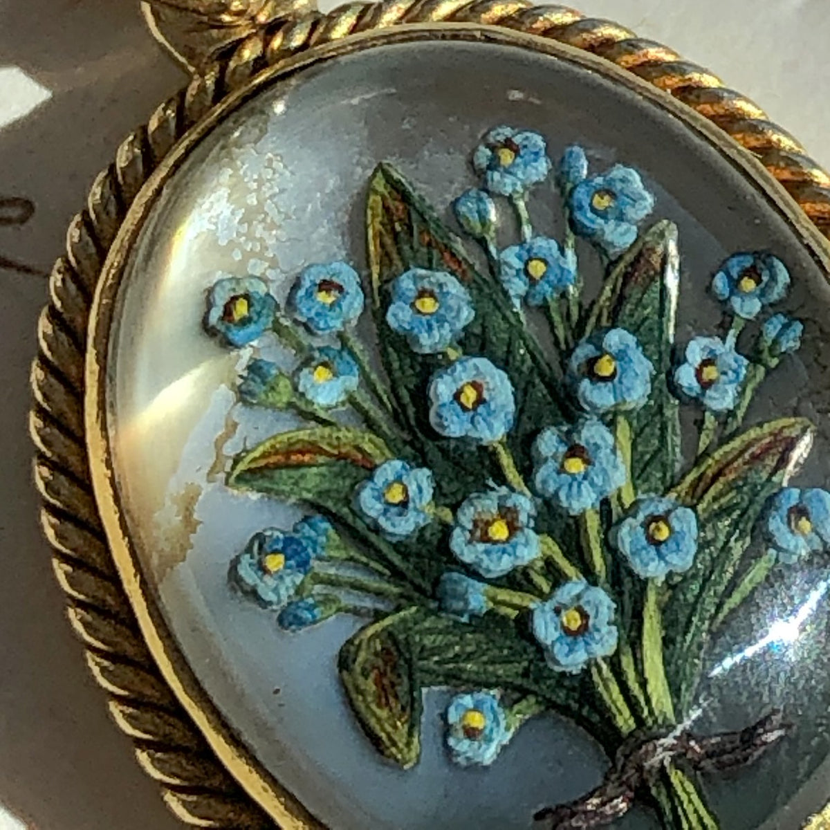 Flora Token, 18ct Antique Forget Me Not Pendant