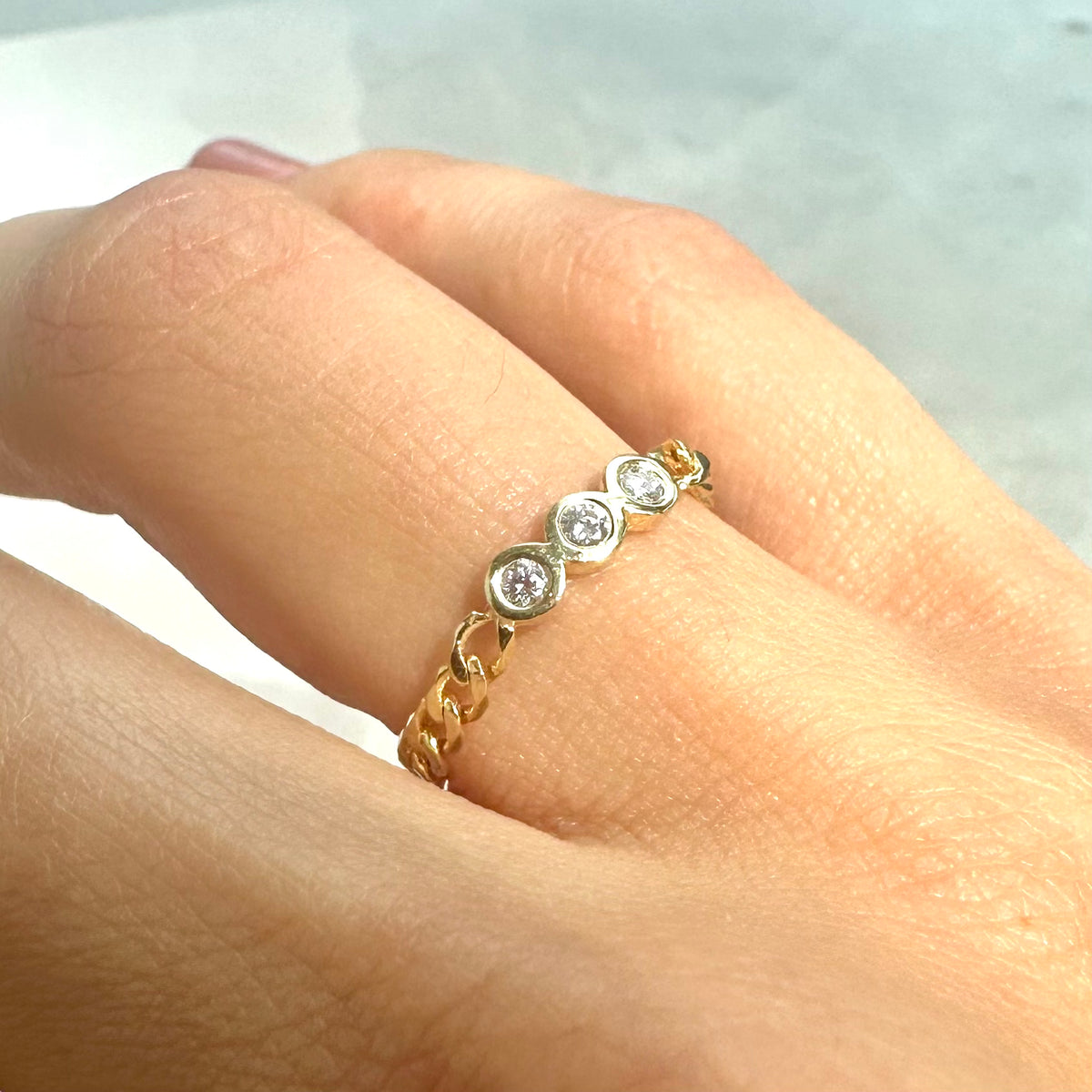 Vivi, Bezel Diamond Chain Ring