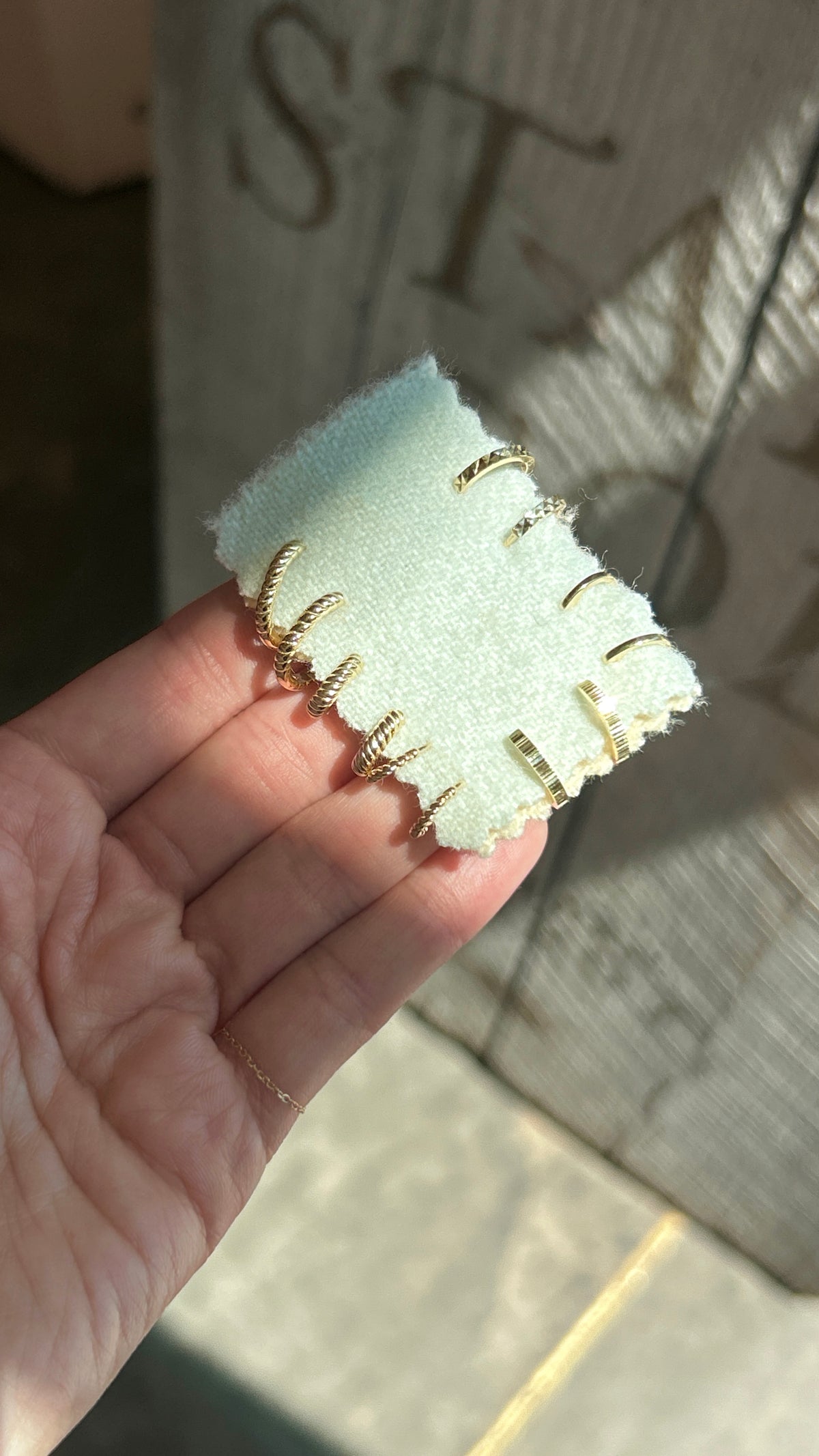 Jumbo Oval Twist Rope Huggies