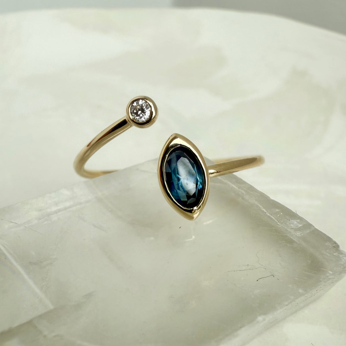 Solar, Sapphire Ring