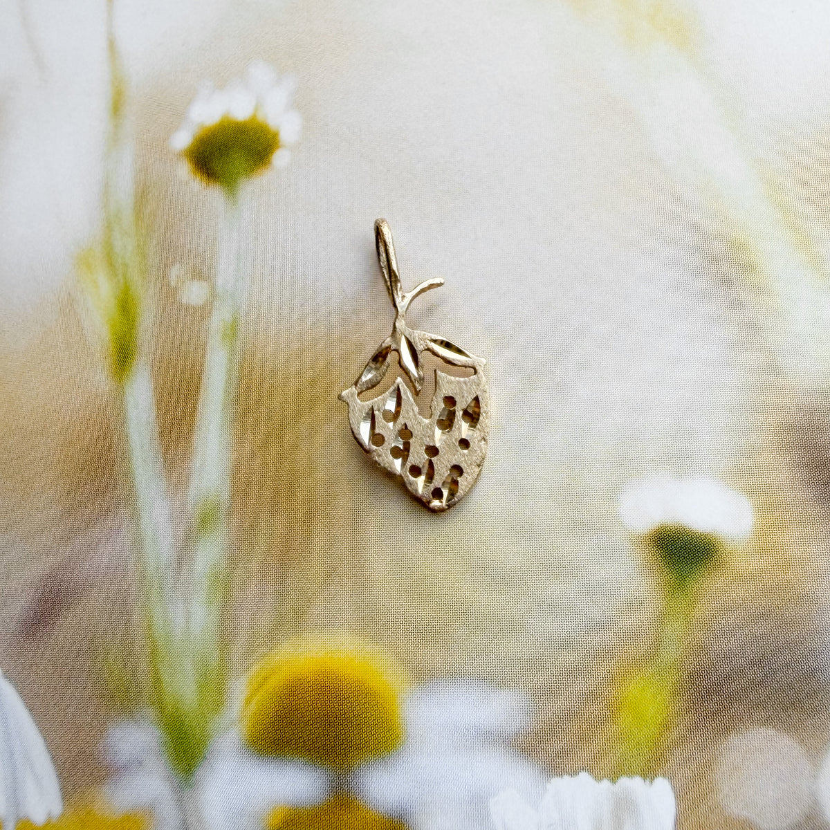 Jam Jam, Vintage Wild Strawberry Charm