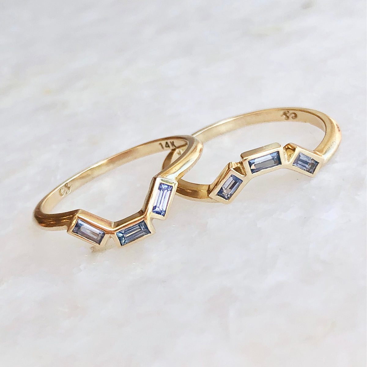 Forma Baguette Sapphire Ring